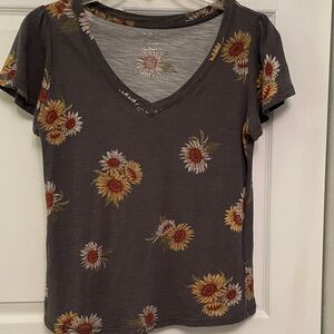 24/7 by Maurices Floral V Neckline Tee Short Sleeve Medium